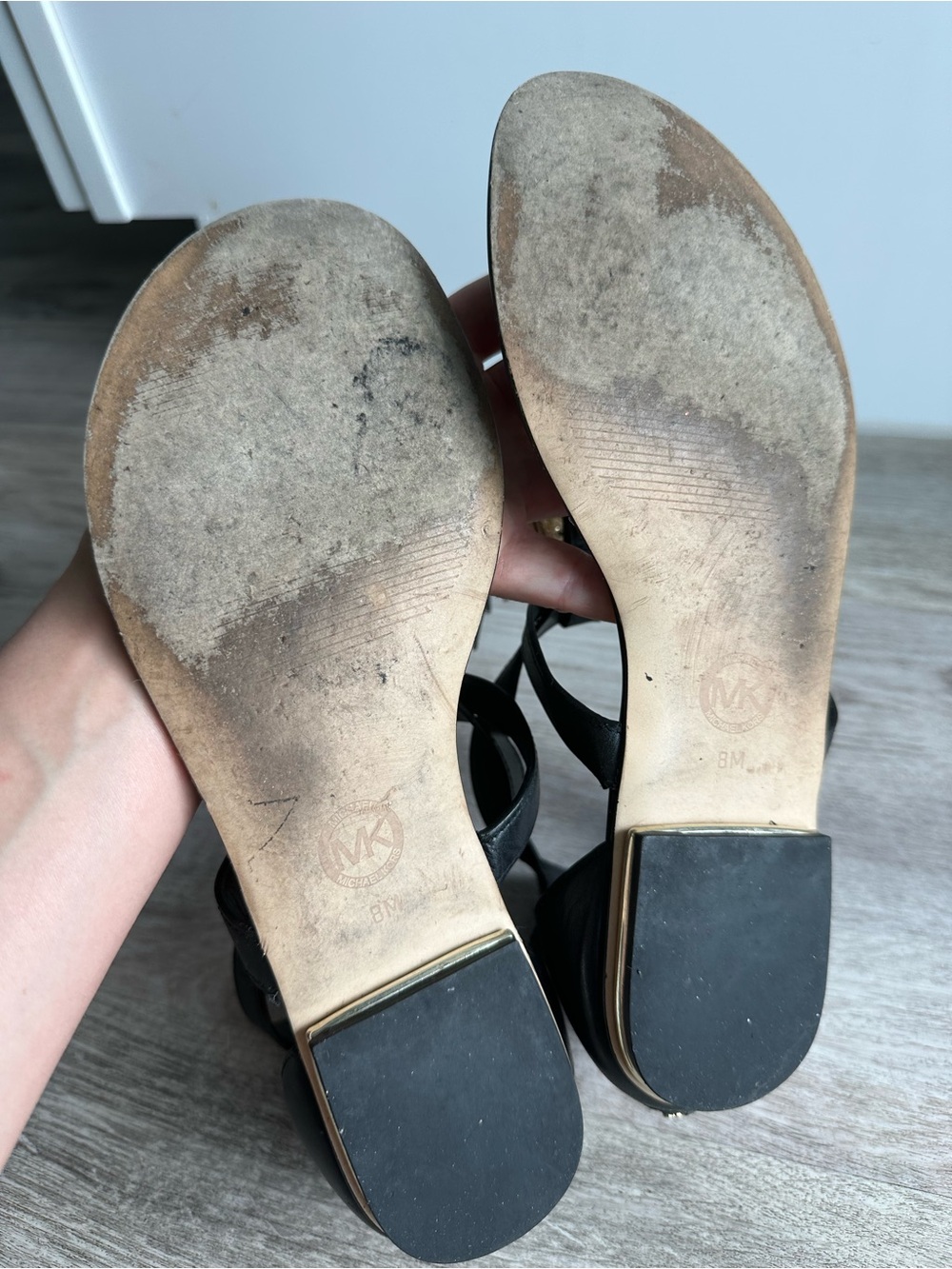Michael Kors Winslow Sandals
black/gold leather Gladiator lock tassel t-strap 8 - Picture 7 of 10